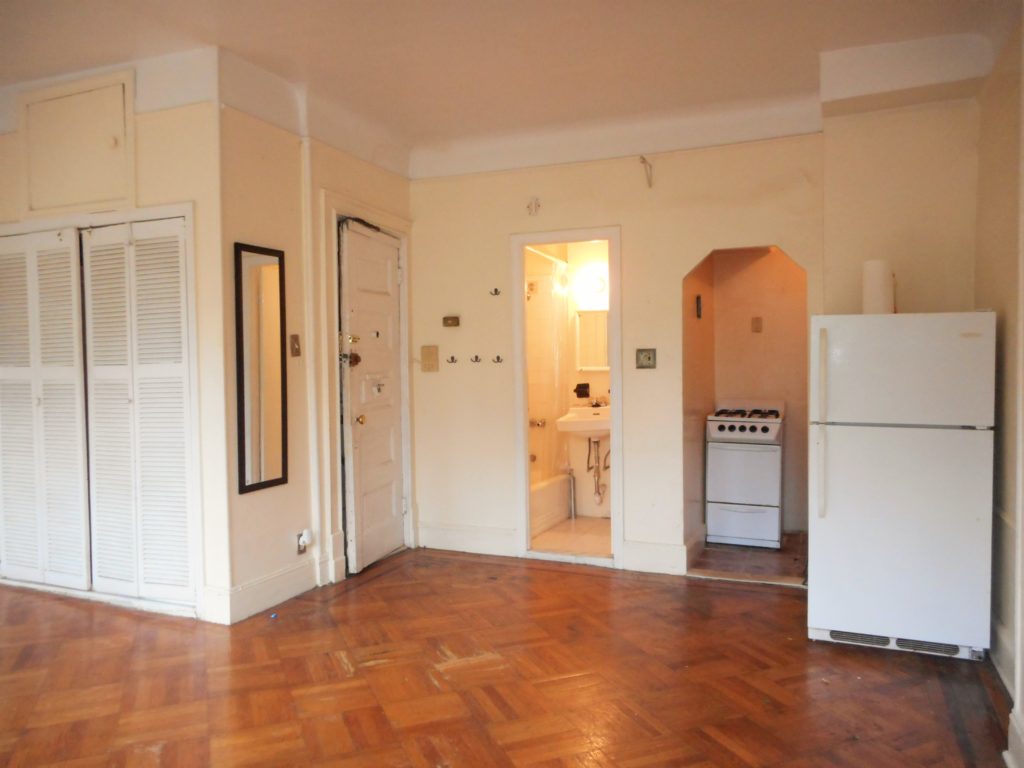 Spacious Studio Apartment In a Classic 1930’s Brownstone in Prime Crown Heights